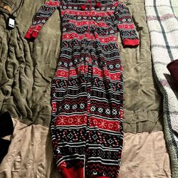 Onesie’s Women’s PJ’s Hooded Warm Size M Armpit To Armpit Approx 19” Laying Flat One Side 29” Inseam