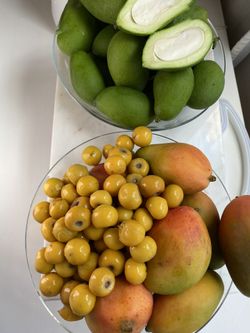 Mango tierno y maduro y nance $10 por libra