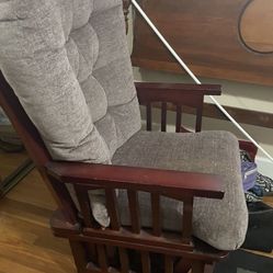 Glider Chair.       25 Dollars 