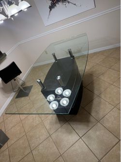 Modern Glass Dining Table – Excellent Condition
