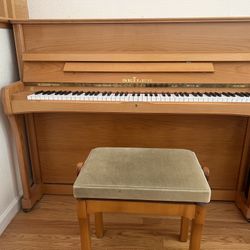 Seiler Piano Upright 