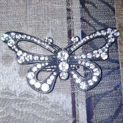 GORGEOUS Jeweled Butterfly Finger Ornament Only $1!!!