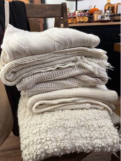 Five throw blankets for couch
