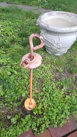 Dog / pet auger Spike for leash restraint