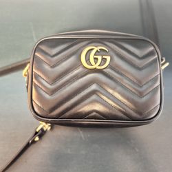 Good Condition Gucci GG Marmont Quilted Crossbody Mini Black Leather 