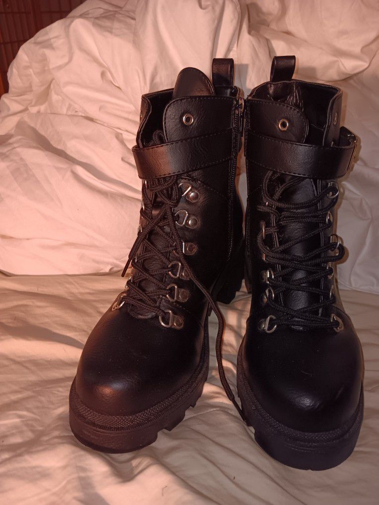 Sugar Boots Black Heel Side Zipper Size 9. NEW