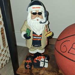 Chicago bears statue