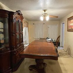Dining Room Set   6 Chairs $1350