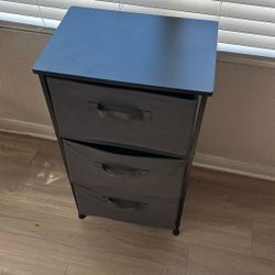 Dresser/Drawers 