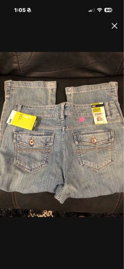 Brand New “Lee” Capri Jeans Sz 8 (Cash Only)