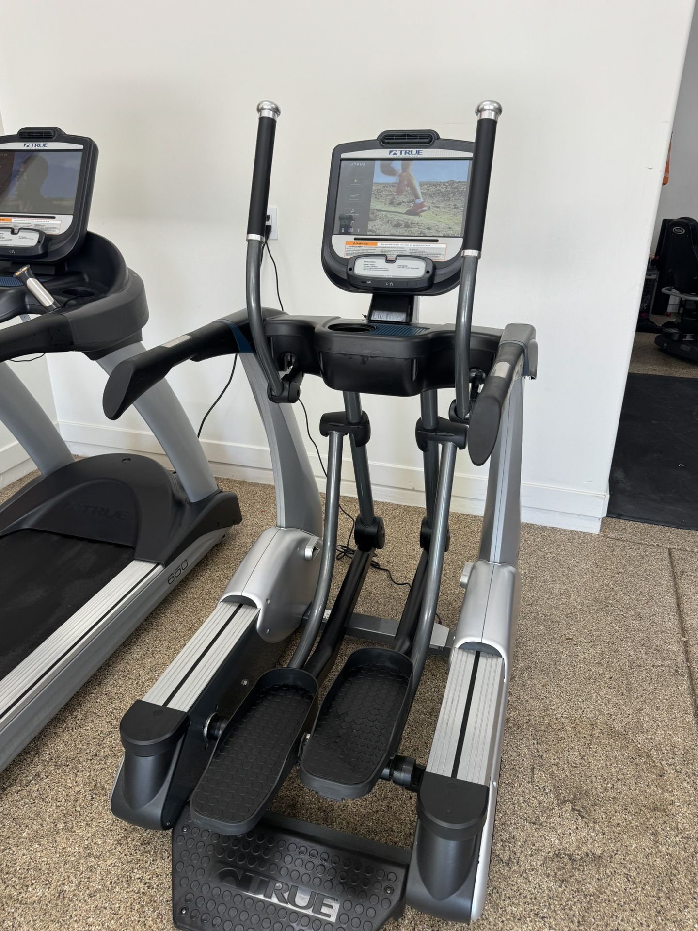 TRUE cs900 COMMERCIAL ELLIPTICAL