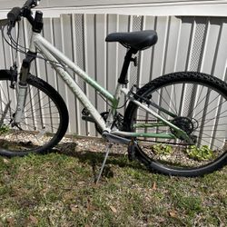 Women’s Trek Mountain Bike 