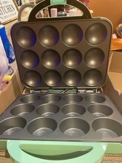 Holstein 12 count Cupcake Maker