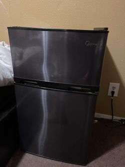 Midea Mini Fridge