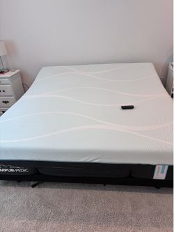 King Tempur-Pedic PRObreeze Hybrid Mattress & Adjustable Base Set