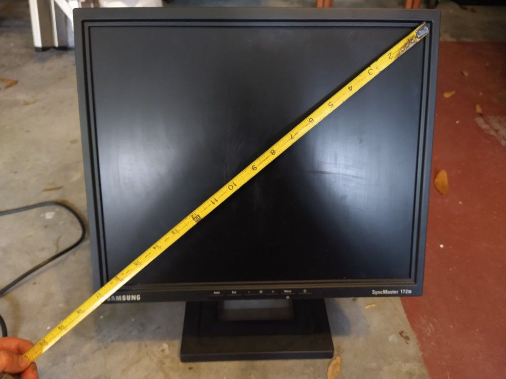 17in Samsung Syncmaster 172n Monitor