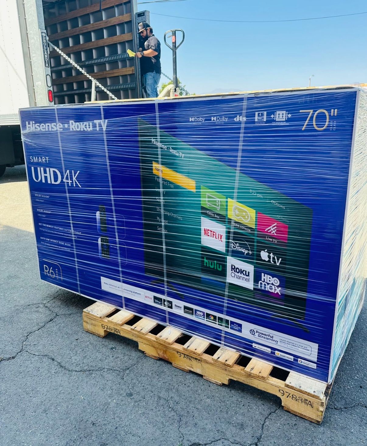 70 “ Hisense Smart 4K LED HDR TV