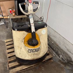 Crown Pallet Jack
