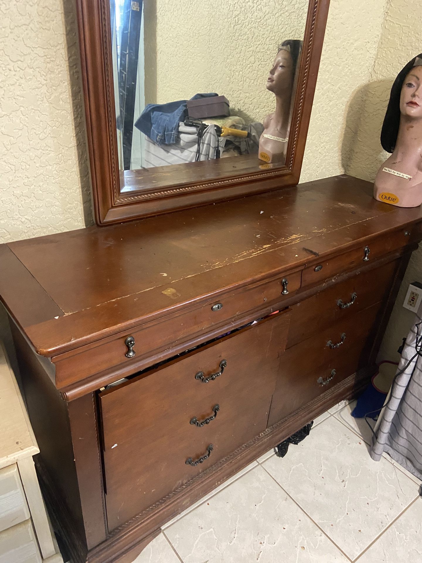 Dresser With Mirror