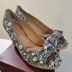 Catie Black And White Flowers Heels 