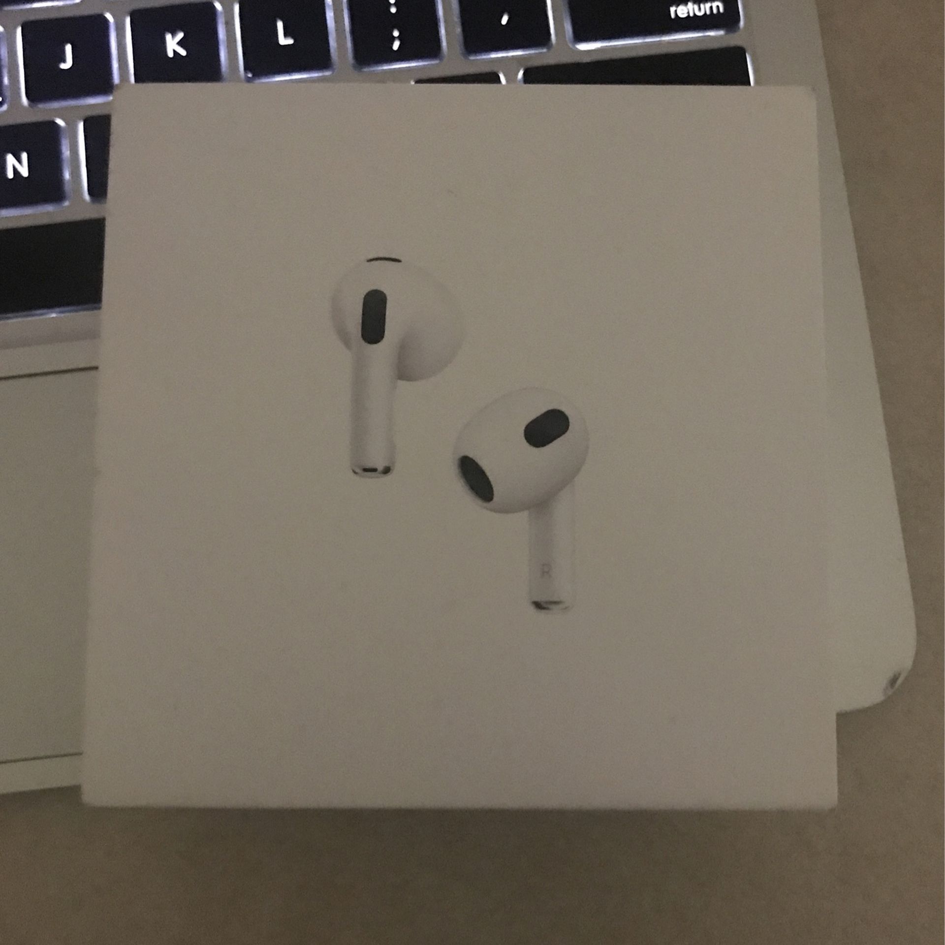 AirPods Gen 3