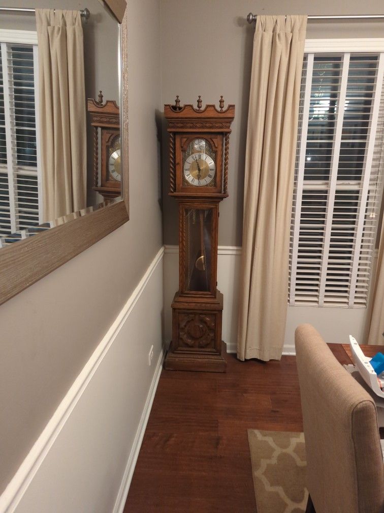 Howard Miller Barwick Grandmother / Grandfather Clock