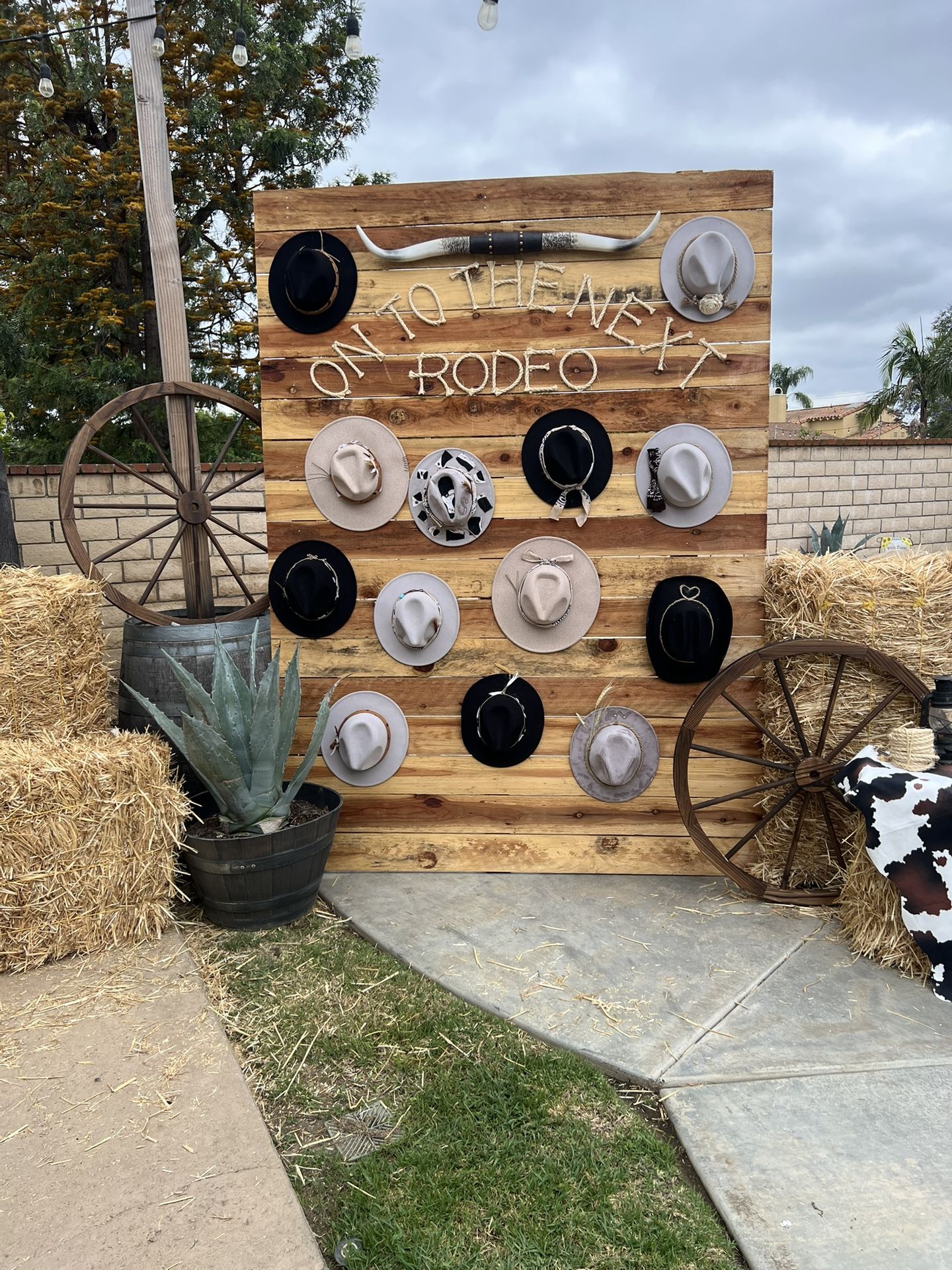 Western Themed Wood Back Drop Stand