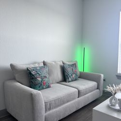 Like New Modern Light Grey Couch Excellent Condition From Rooms To Go!! 🤩