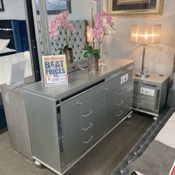 Dresser Mirror Nightstand! $999! 🛋️📱🩷 Easy Financing! 