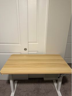 Vivo Memory Height Adjustments Desk