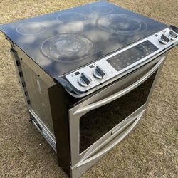 Frigidaire Gallery Stainless Steel Electric Range – Needs Minor Repair 🔧