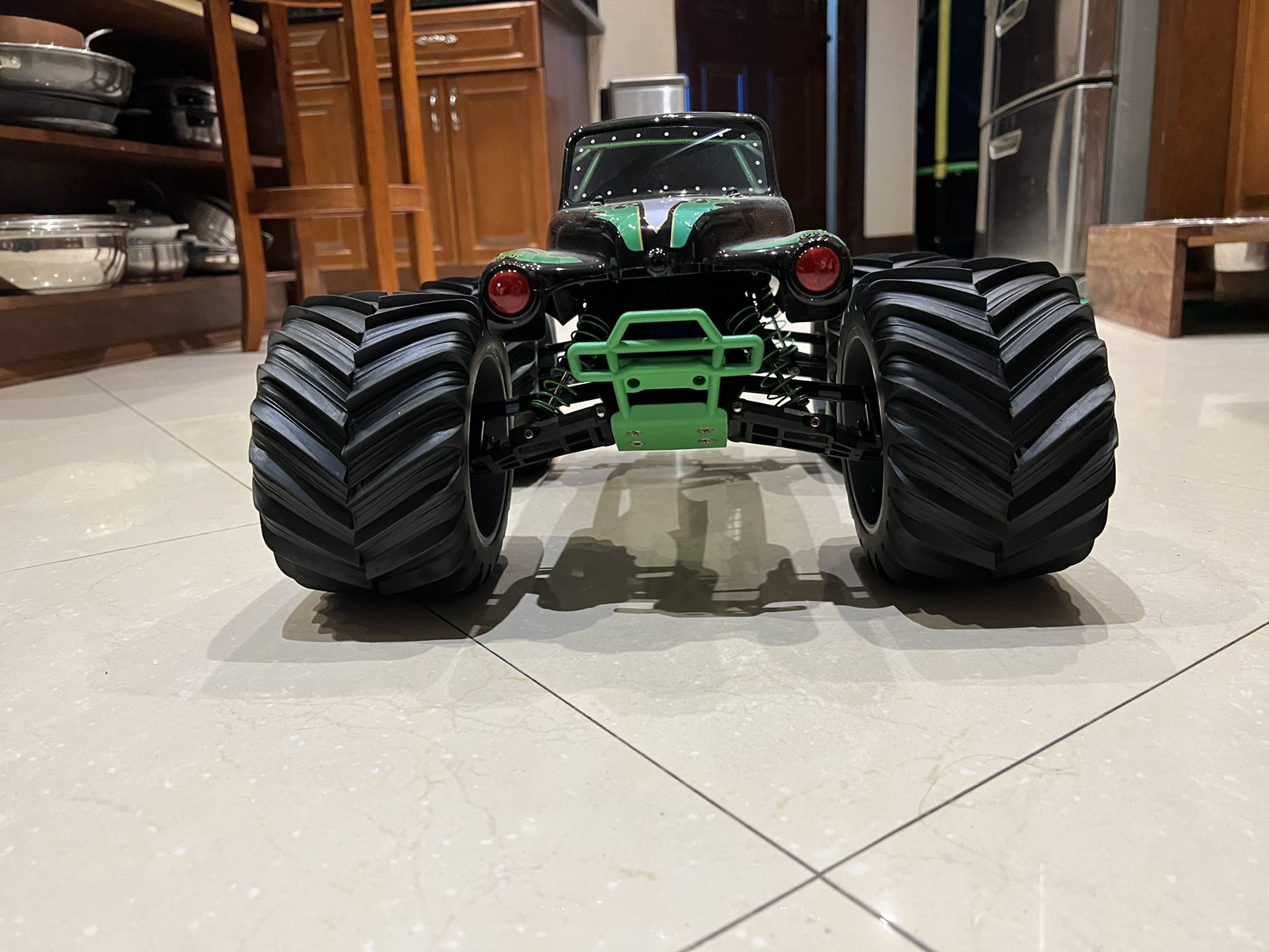 Traxxas Grave digger 1/10 Scale Rc Truck Like New ARTR
