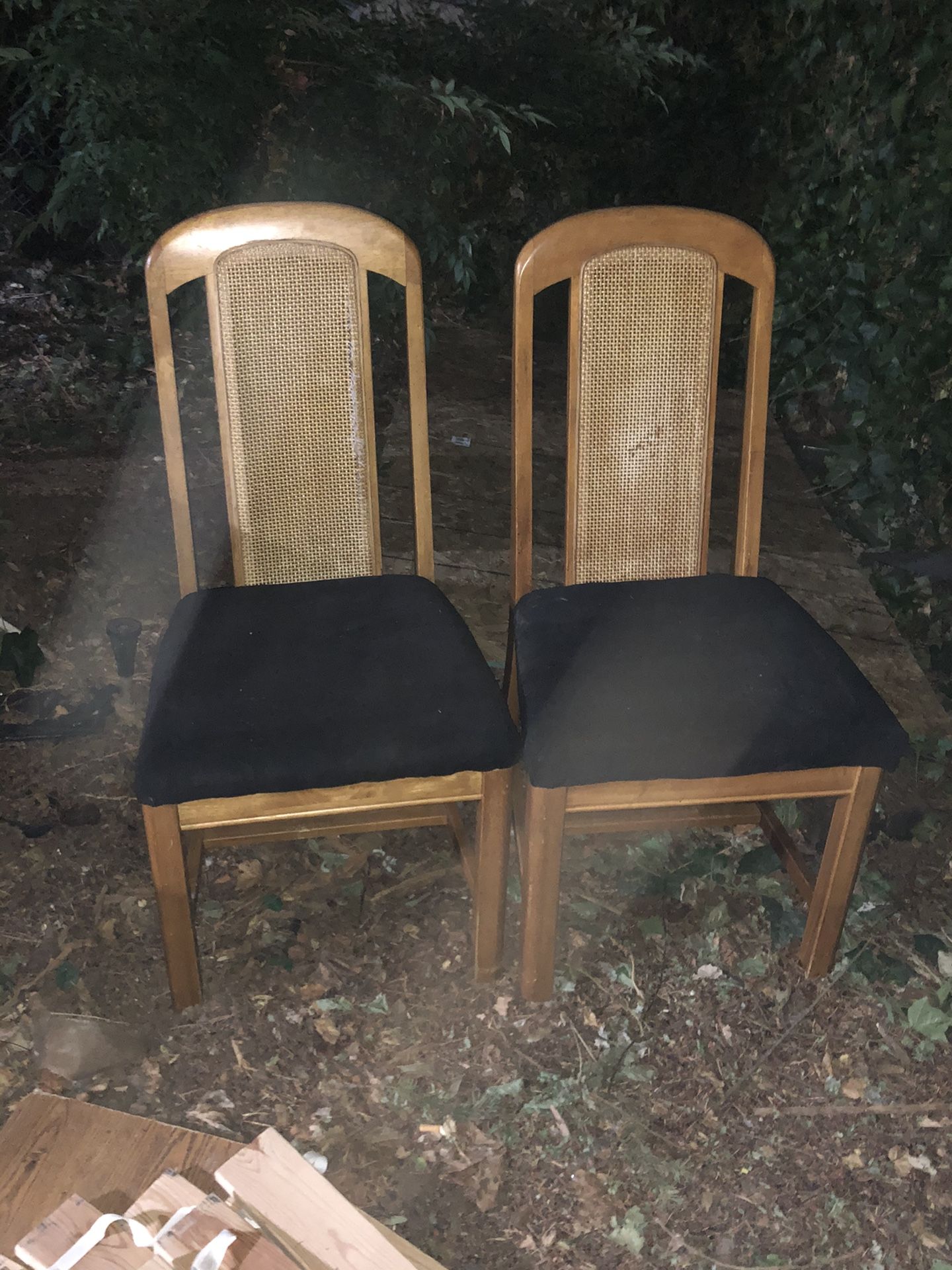 FREE CHAIRS