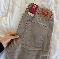 Levi Pants ( NEW WITH TAG) Size: S