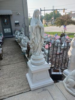 FIRM.... 42" Tall Concrete JUST Virgin Merry Statue No Stand