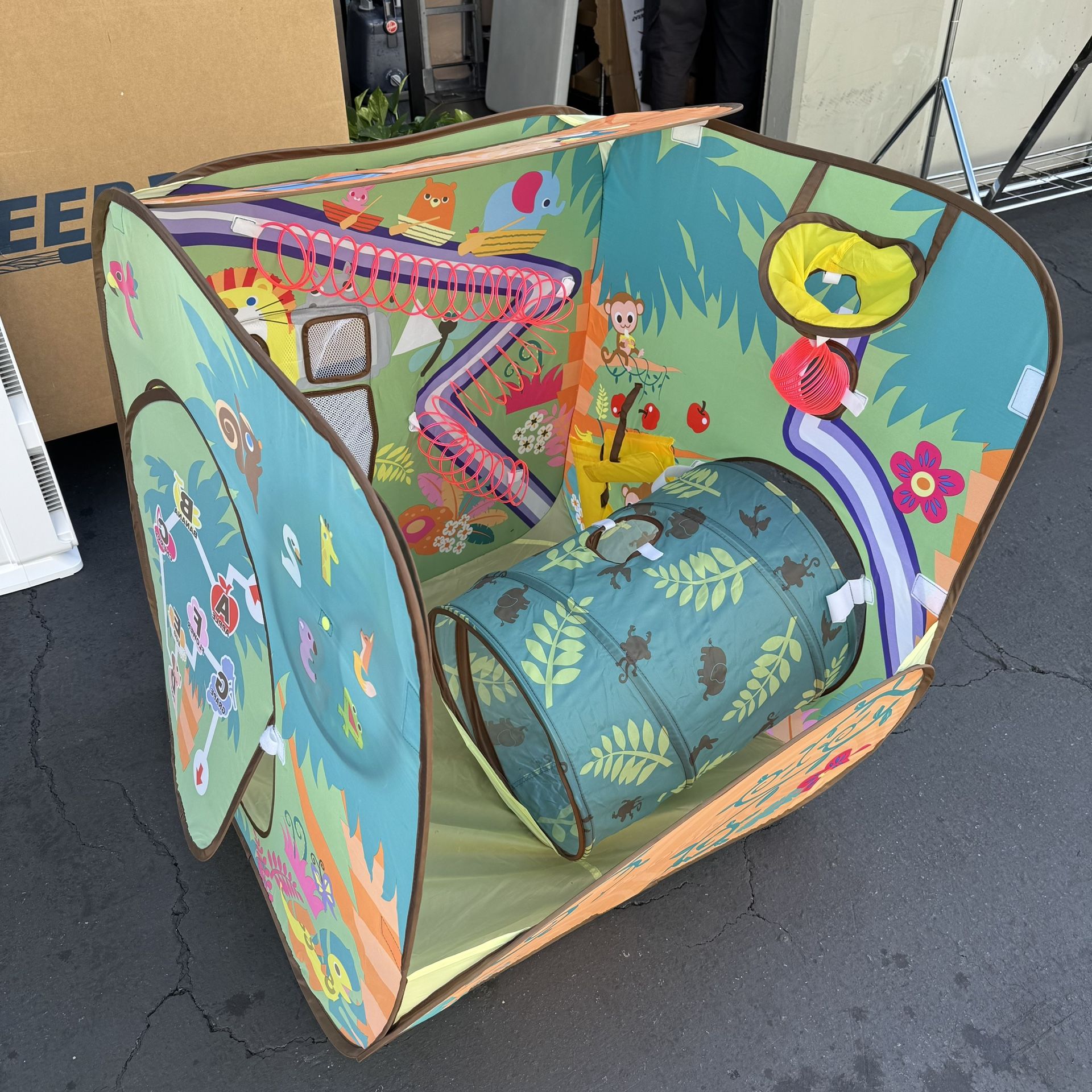 Brain and physical stimulation folding play tent ball house Very Clean and Good Condition