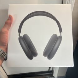 Apple AirPod Maxes in Black