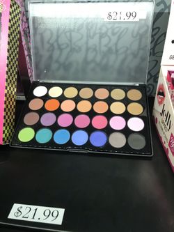 21 color Highly pigmented eyeshadow palette!