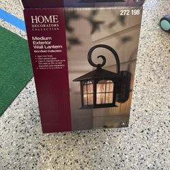 Medium exterior wall lantern Brimfield collection