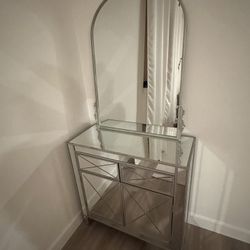 Mirror & Table 