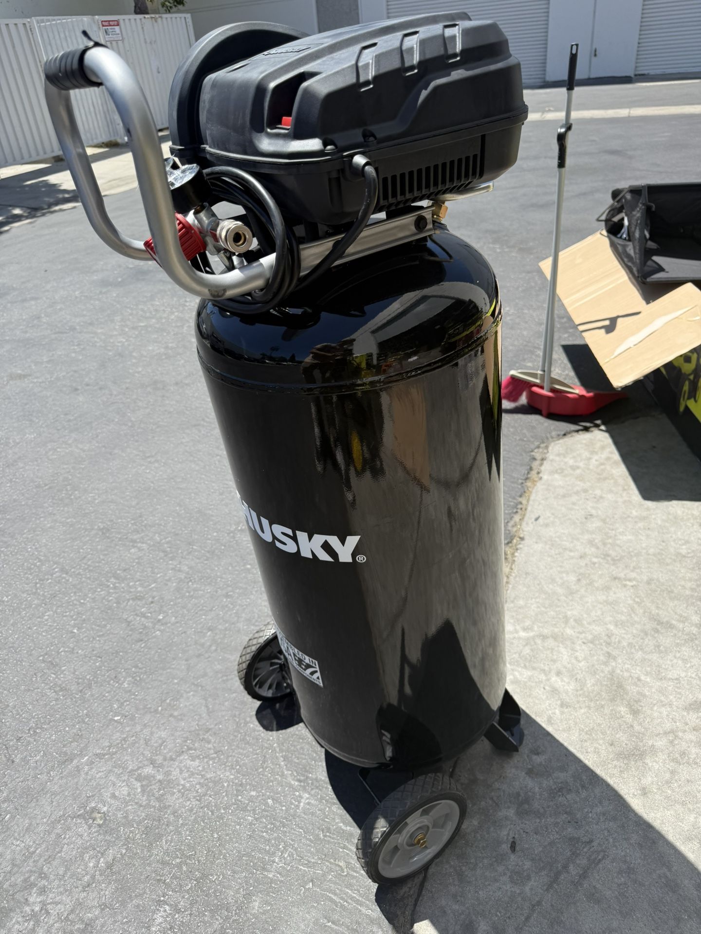 Husky 20 Gal. 200 PSI Portable Vertical Electric Air Compressor(Hus-100)