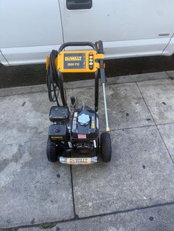 Dewalt pressure washer 3600 psi by Honda engine like new