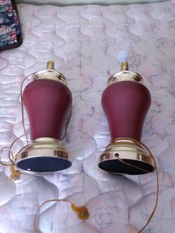 2 red lamps