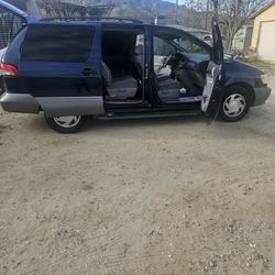 Toyota Sienna 2001