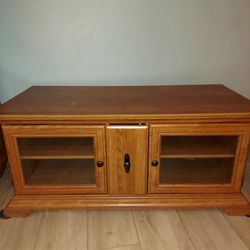 Sturdy Oak Wooden TV Stand