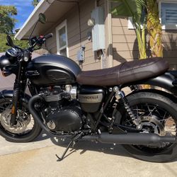 Triumph T120 Black, Gold line Edition