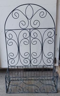 GREEN WROUGHT IRON WALL BASKET *READ ALL PHOTOS*