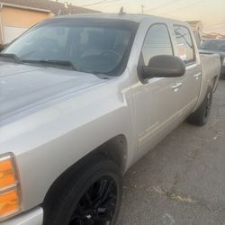 2007 Chevrolet Silverado (Classic) 1500 Crew Cab • LT Pickup 4D 5 3/4 ft