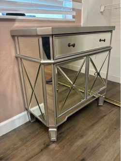 Mirror dressers