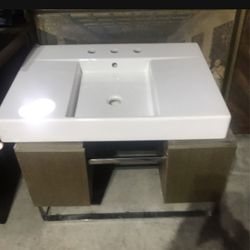 FLOATING VANITY & TOP